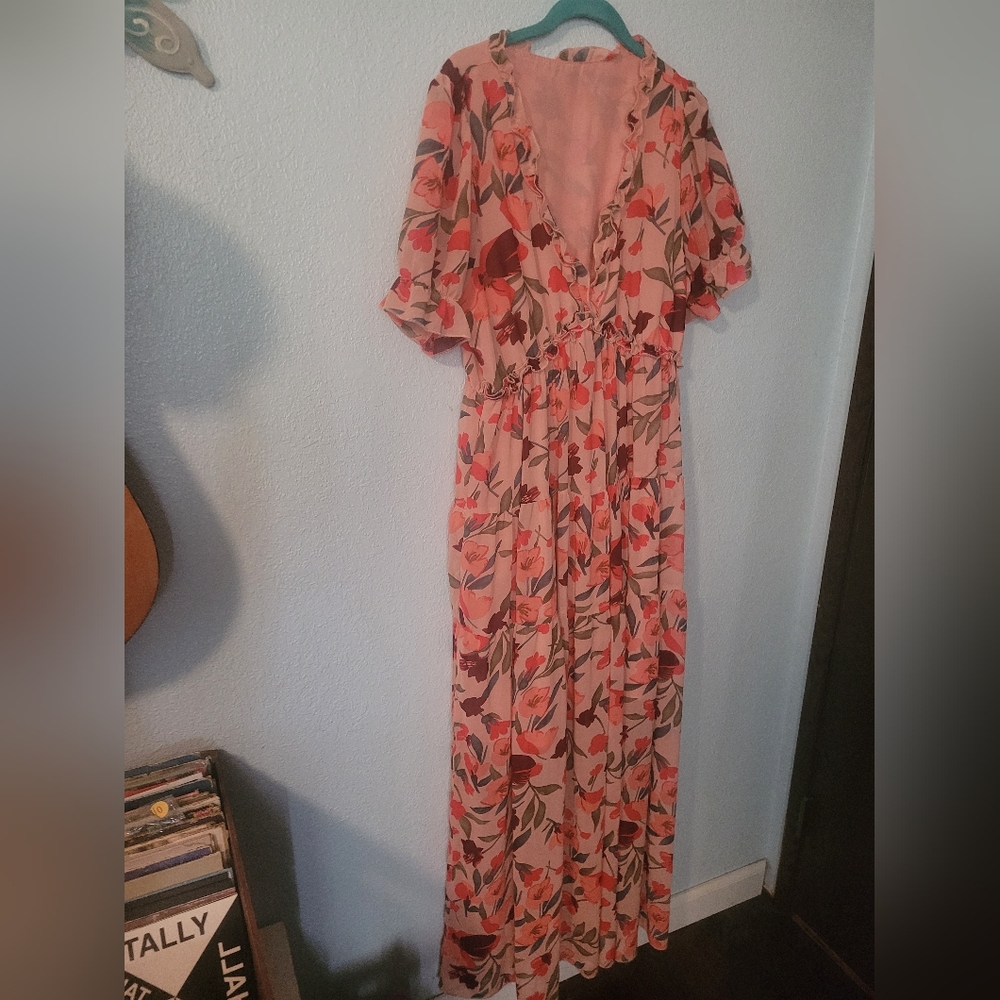 Size Large Floral V-Neck Maxi Dress